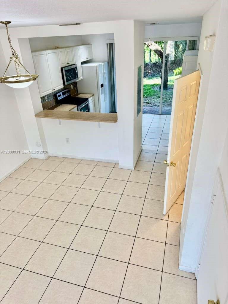 669 Nw 42nd Ave Property Photo 10
