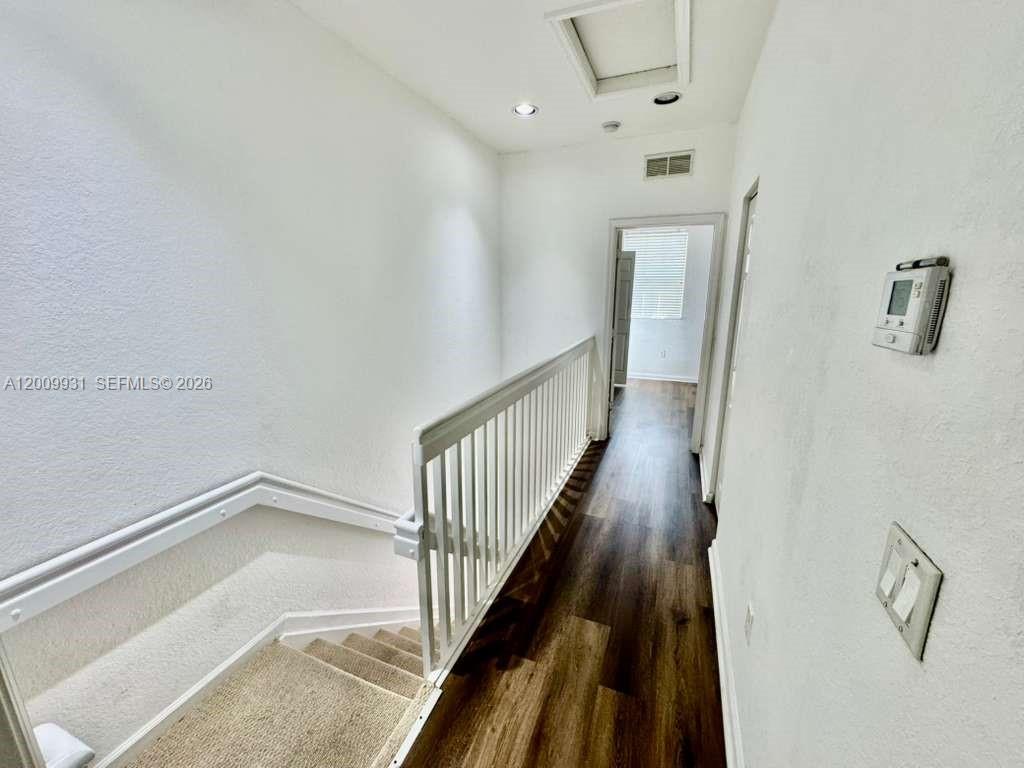 669 Nw 42nd Ave Property Photo 12
