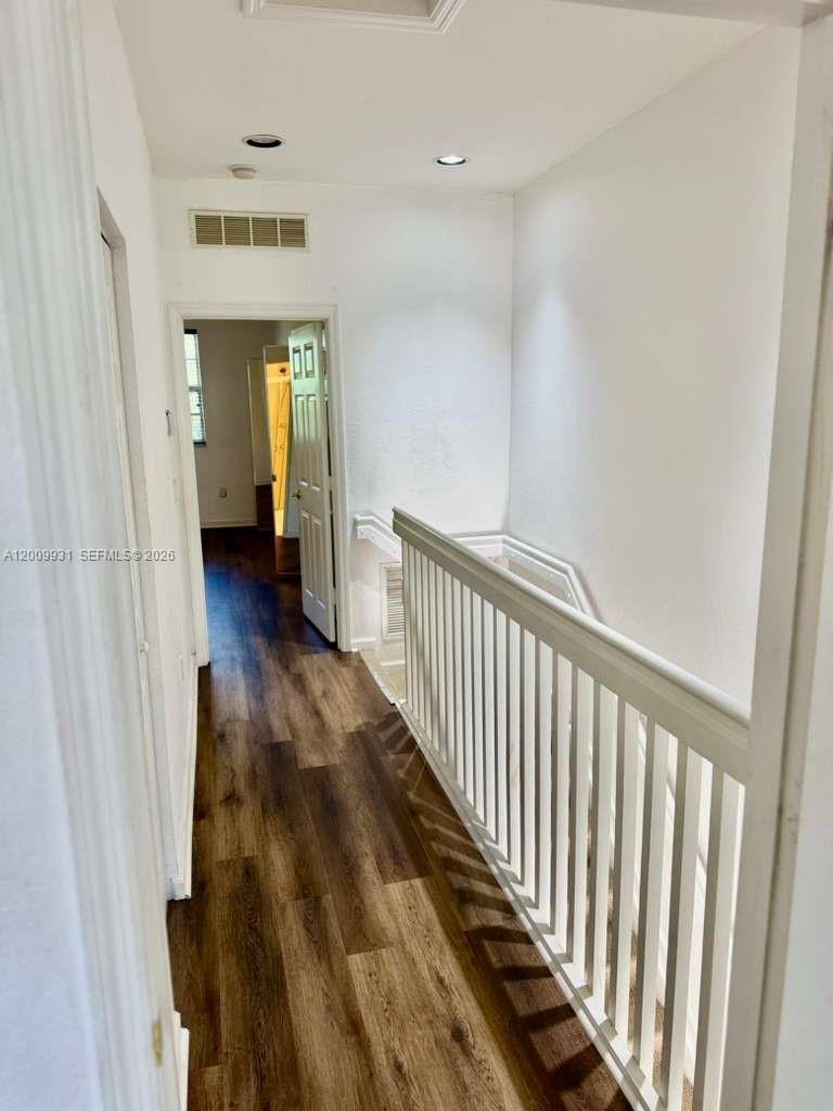 669 Nw 42nd Ave Property Photo 16