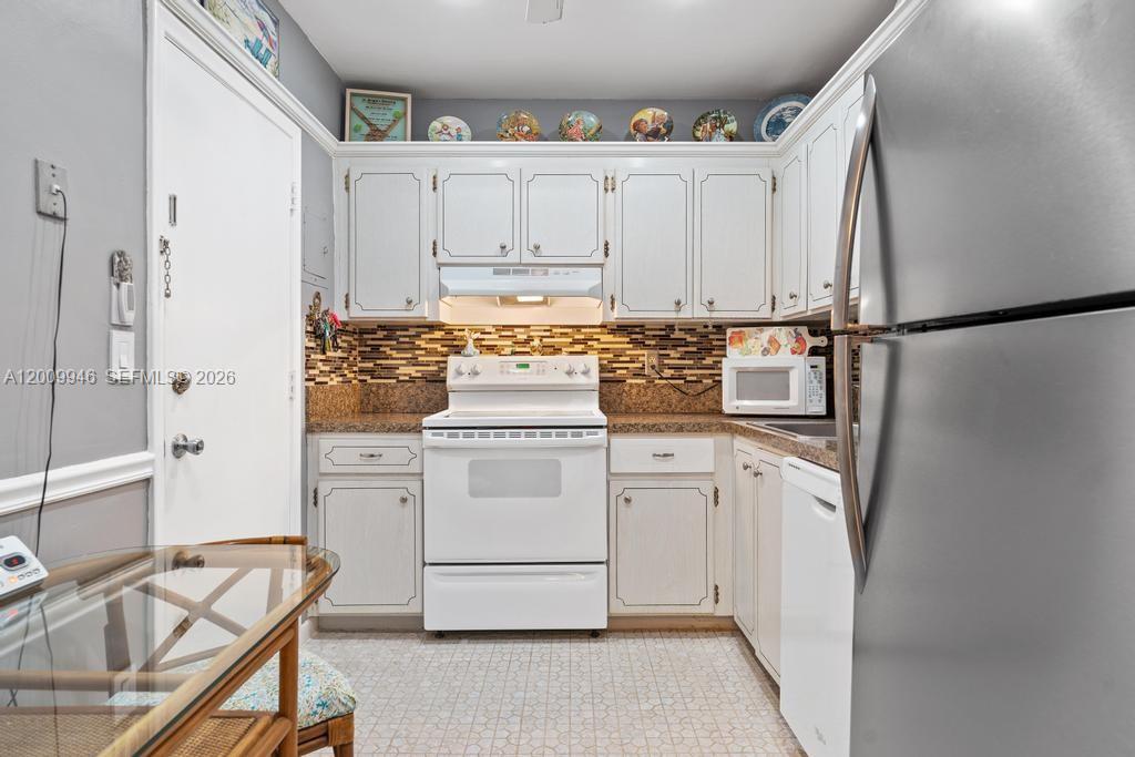 400 S Cypress Rd 424 Property Photo 11