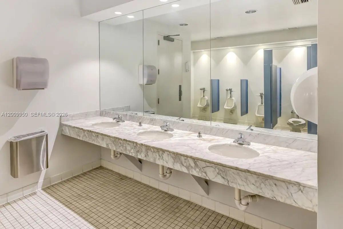 1200 Brickell Bay Dr 1404 Property Photo 4