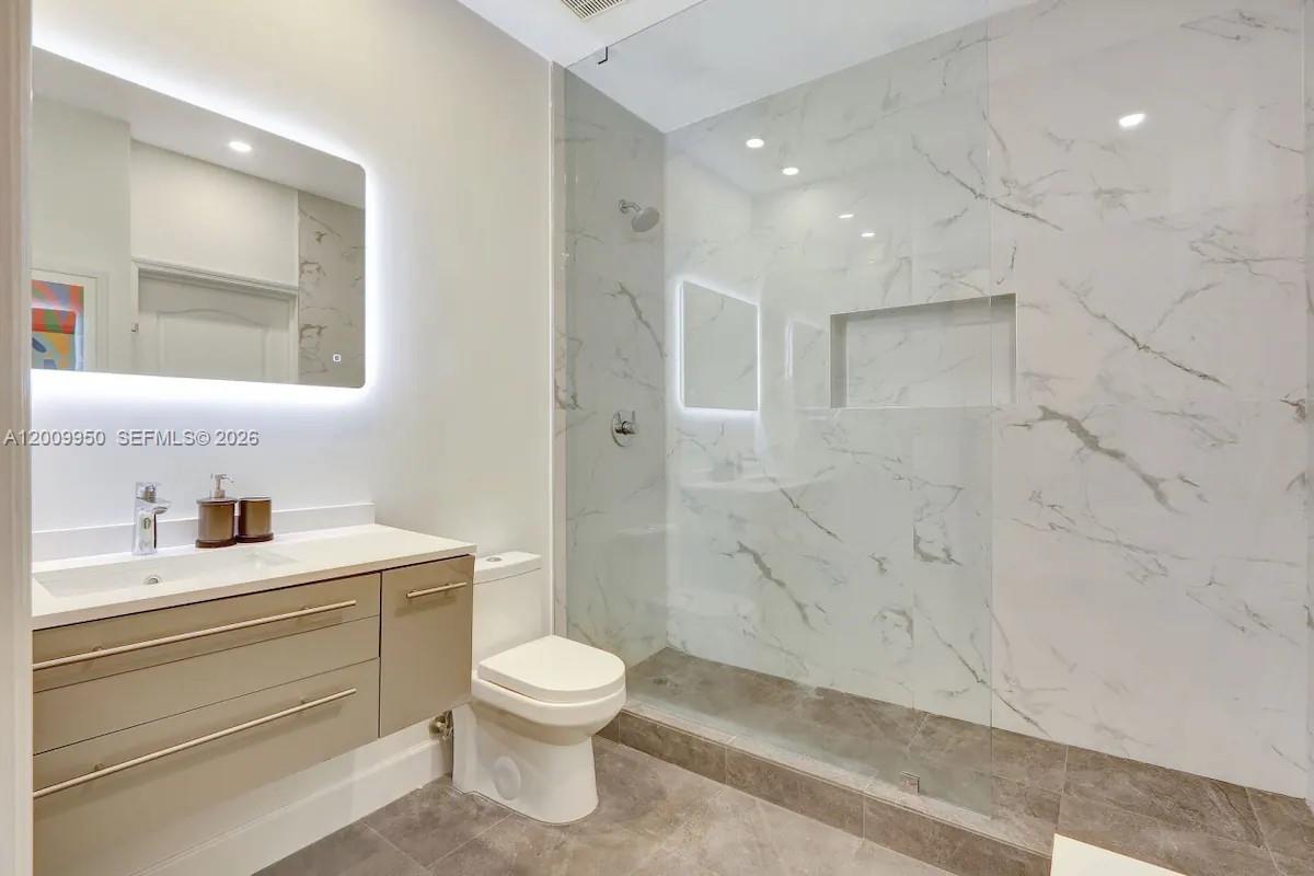 1200 Brickell Bay Dr 1404 Property Photo 18