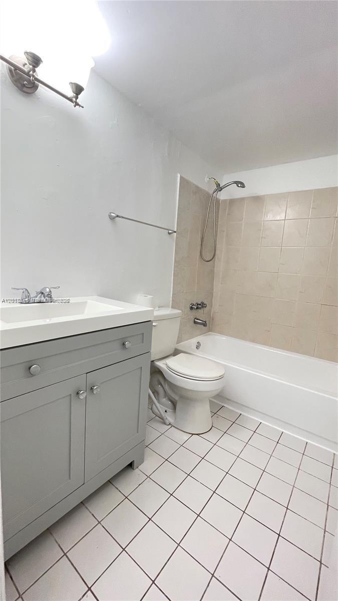 271 Nw 177th St B-104 Property Photo 9