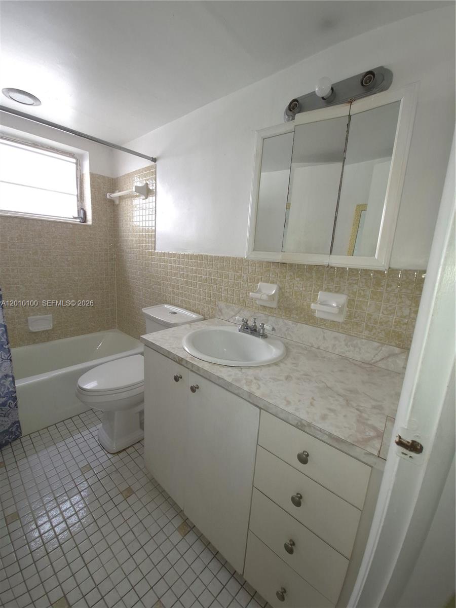 1826 Cleveland St 6 Property Photo 9