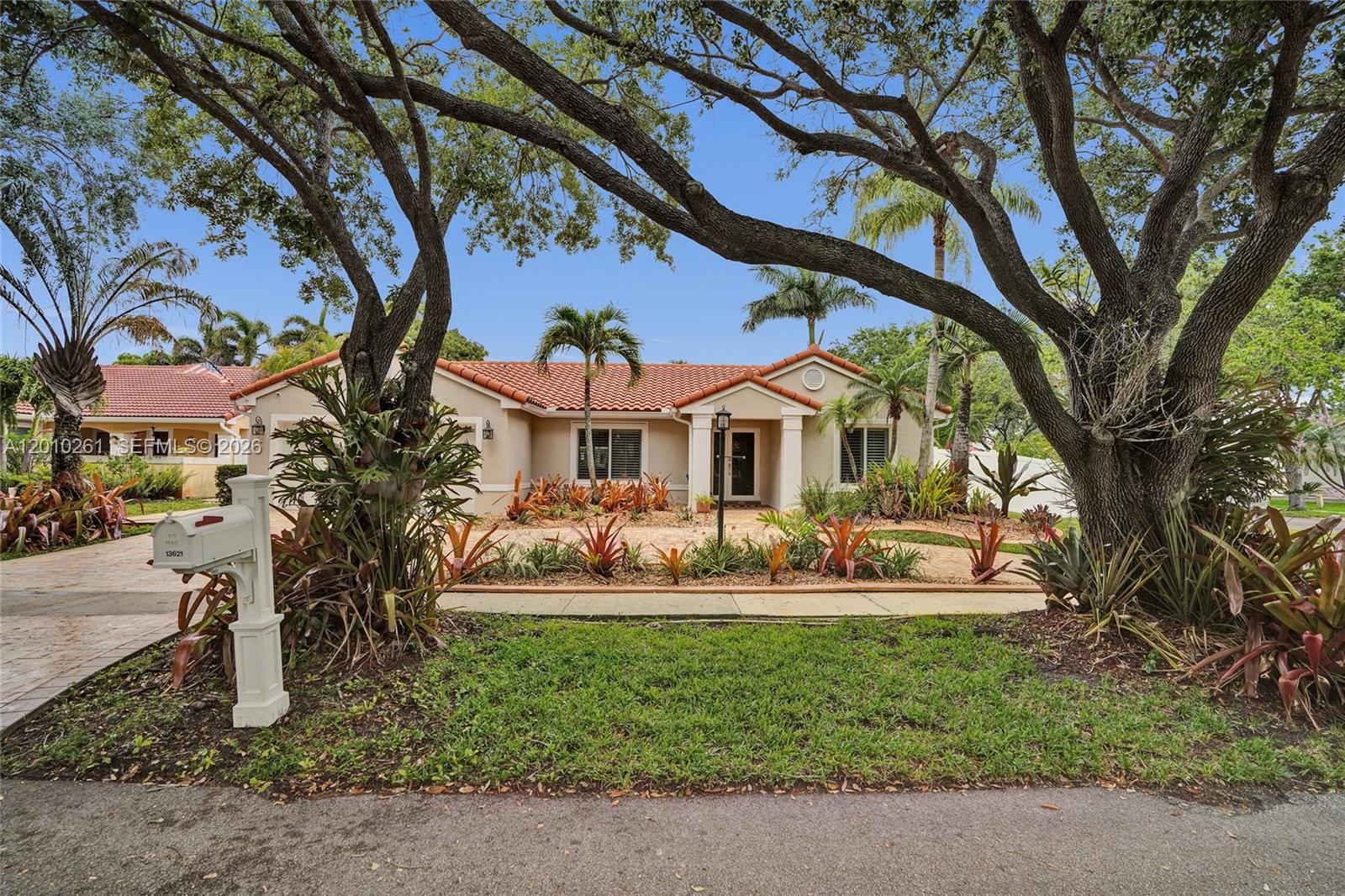13621 Sw 18th St Property Photo 5
