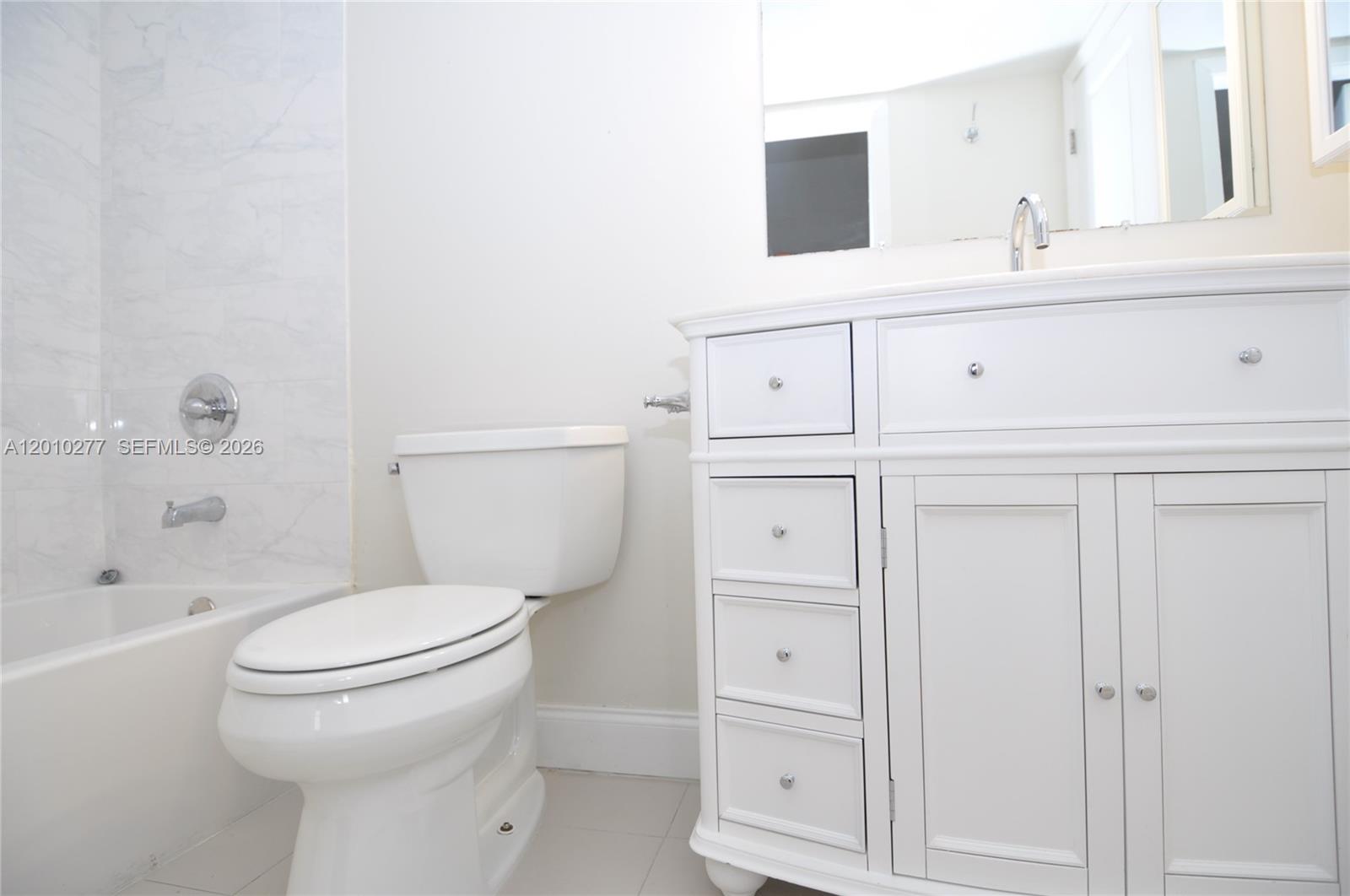 798 N Crandon Blvd 33-c Property Photo 6