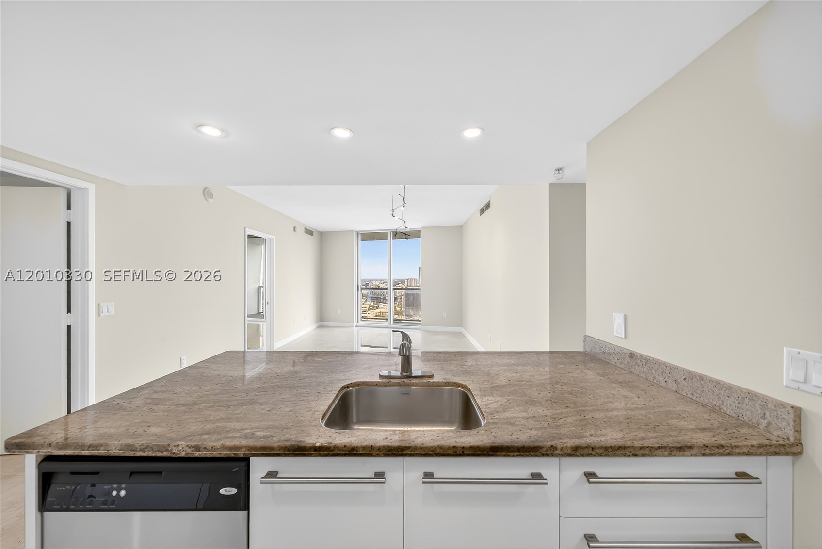 185 Sw 7th St 4209 Property Photo 11