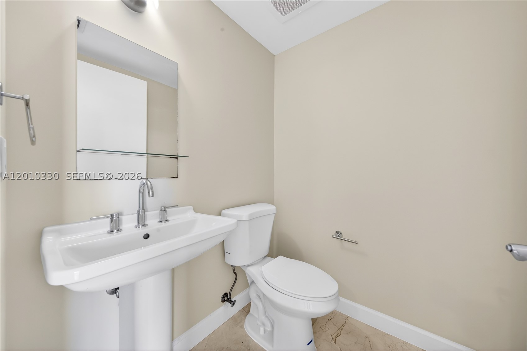 185 Sw 7th St 4209 Property Photo 14
