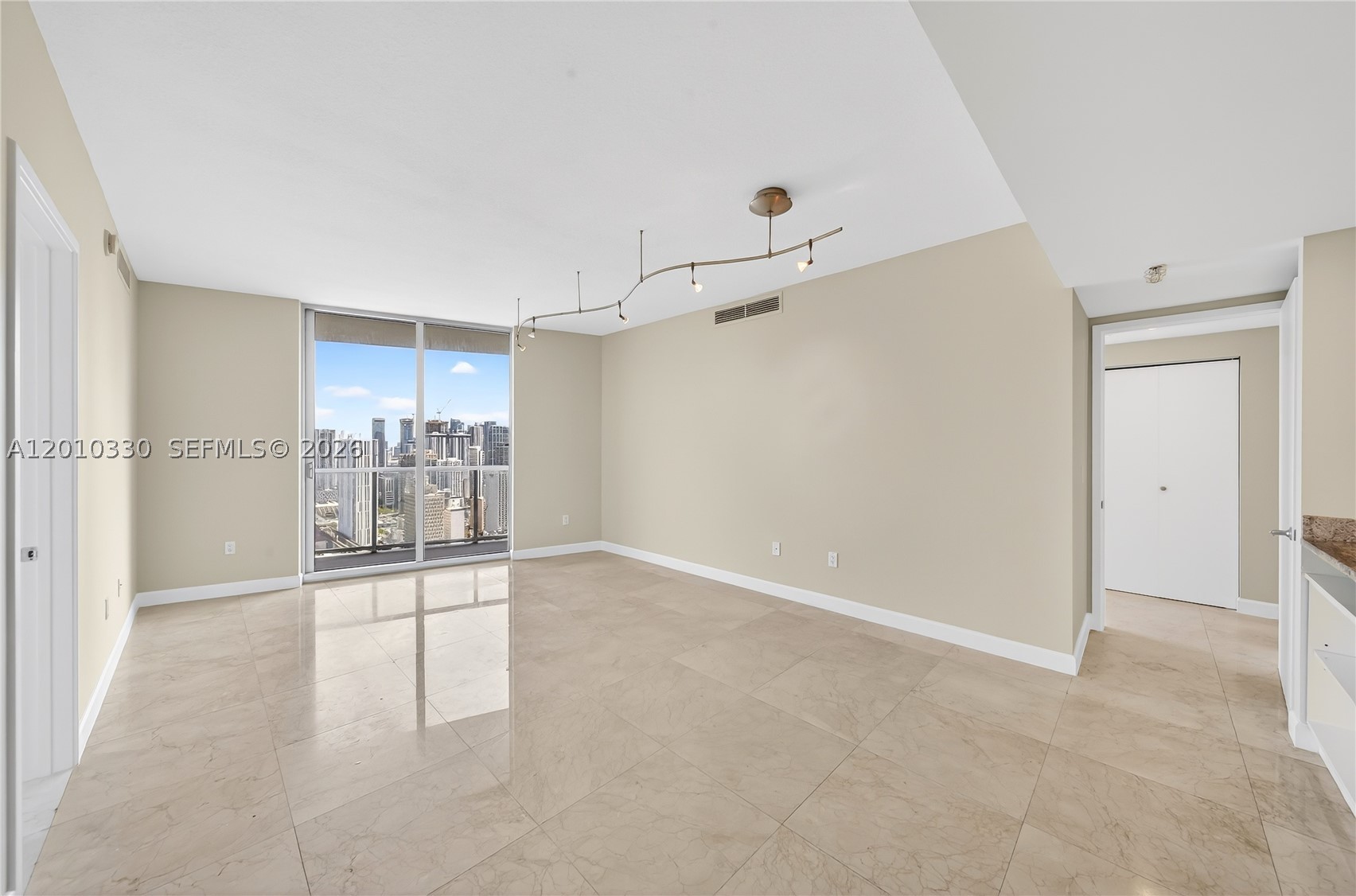 185 Sw 7th St 4209 Property Photo 15