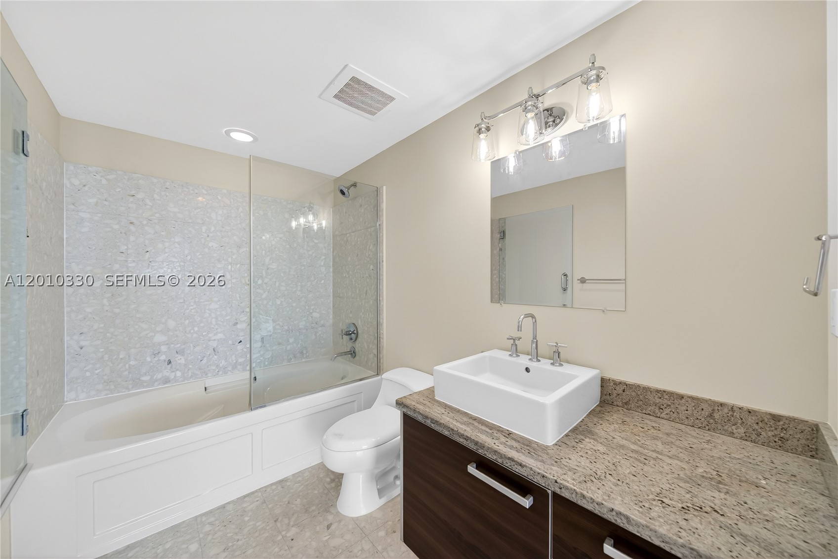 185 Sw 7th St 4209 Property Photo 22