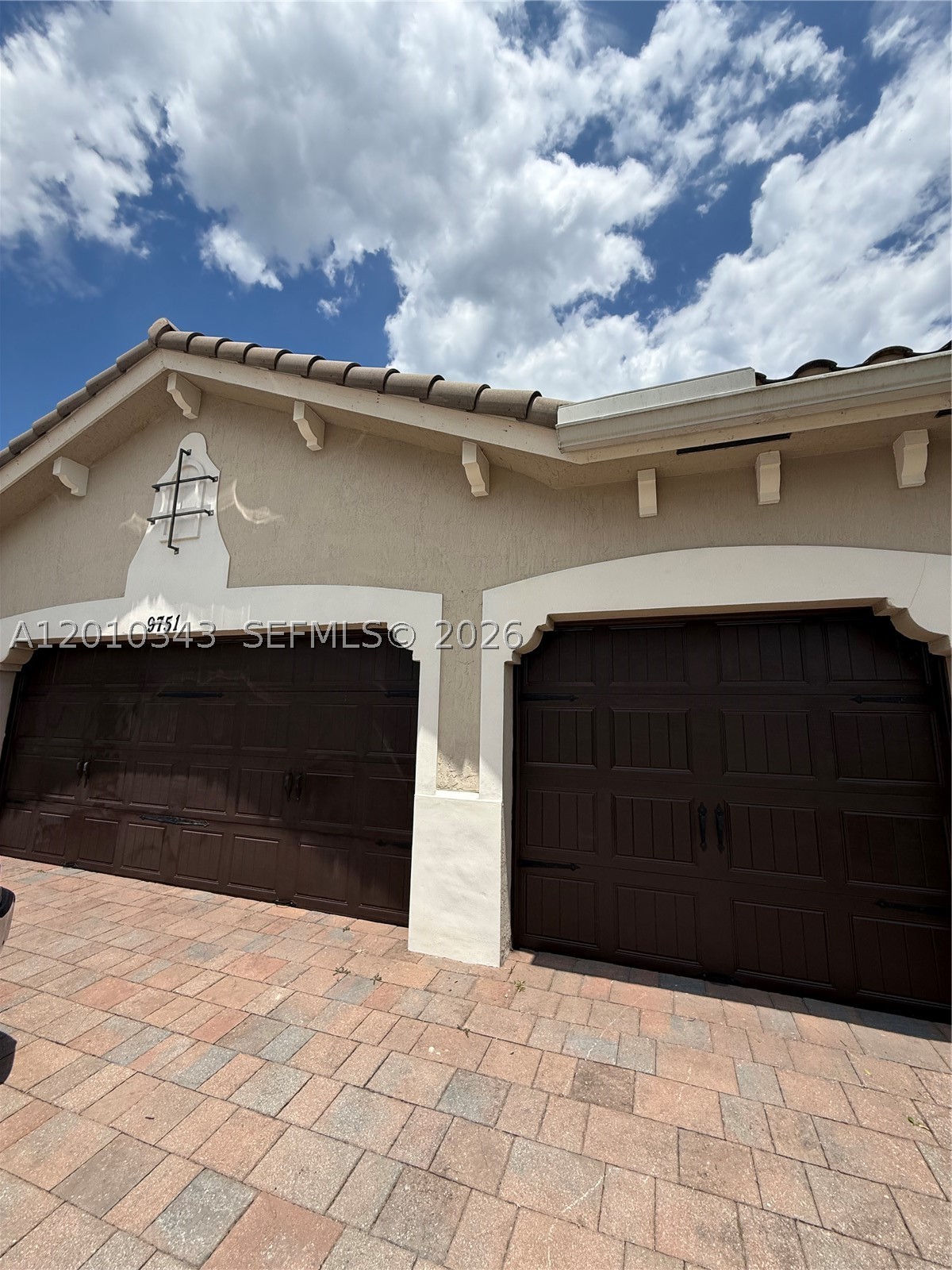 9751 Lakeview Ln Property Photo 3