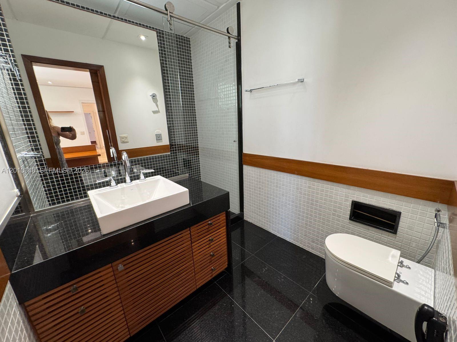 A12010348 Property Photo 10