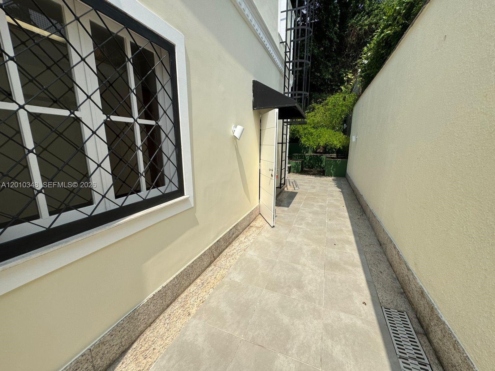 A12010348 Property Photo 11