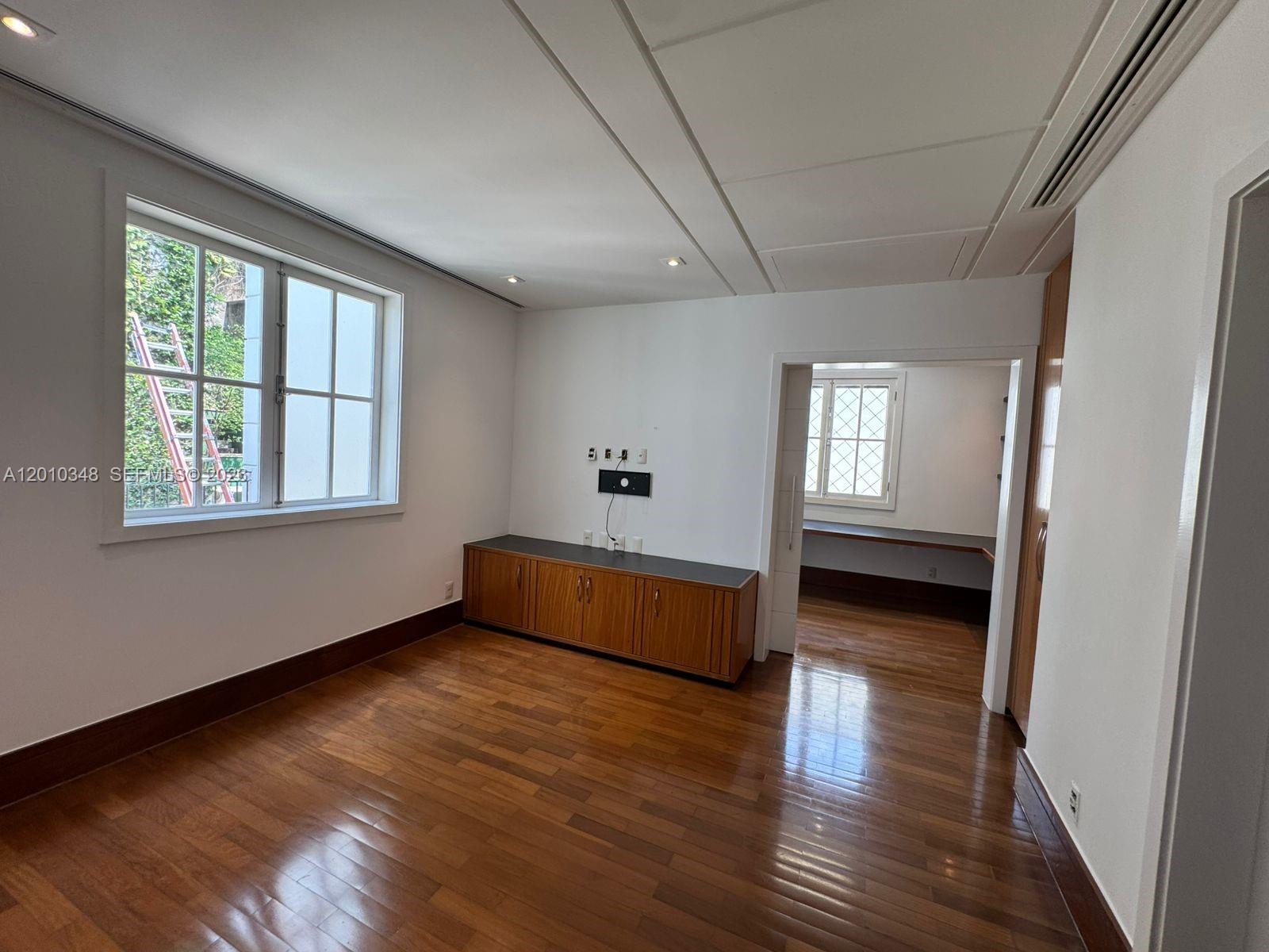 A12010348 Property Photo 24