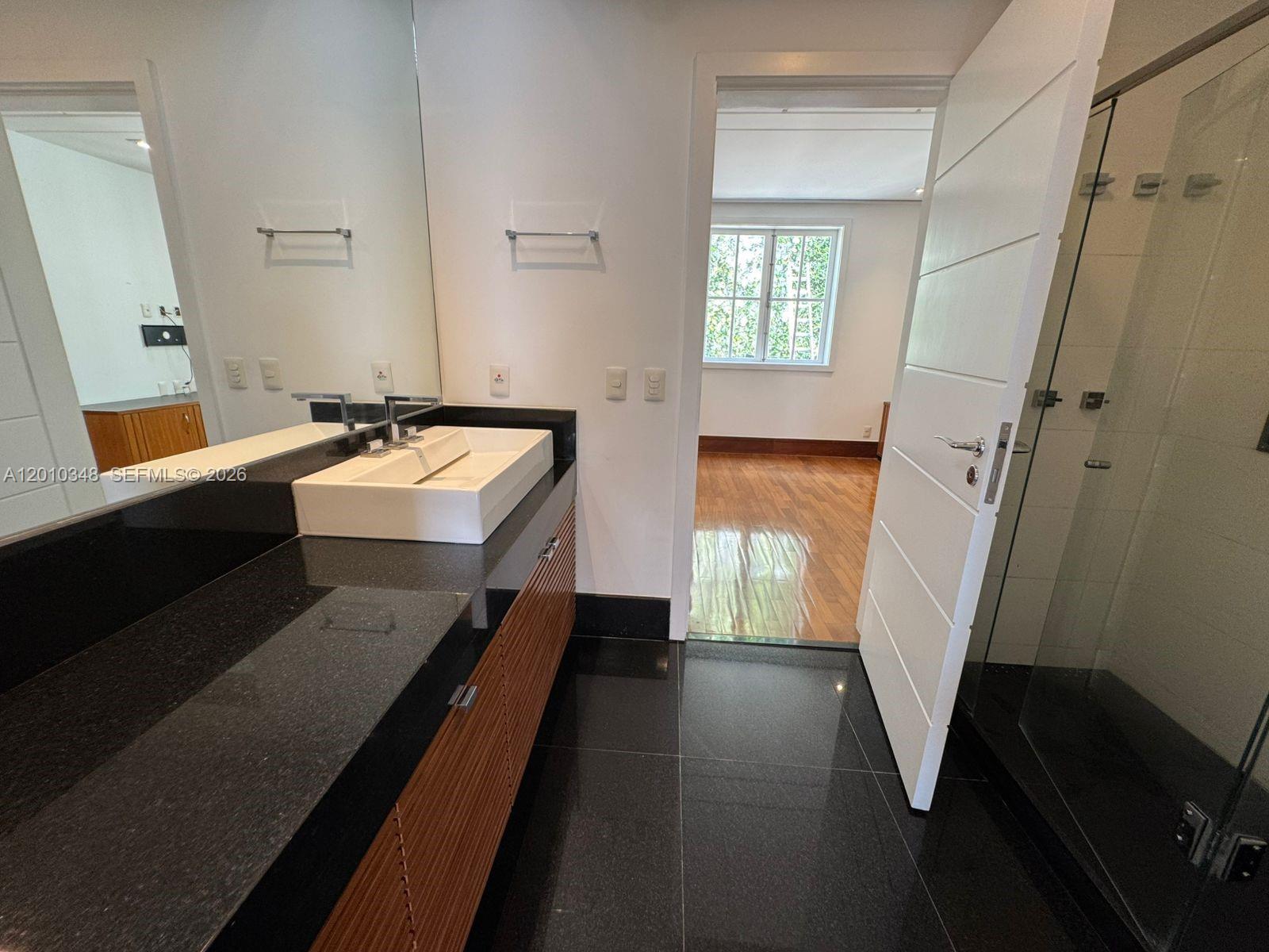 A12010348 Property Photo 30