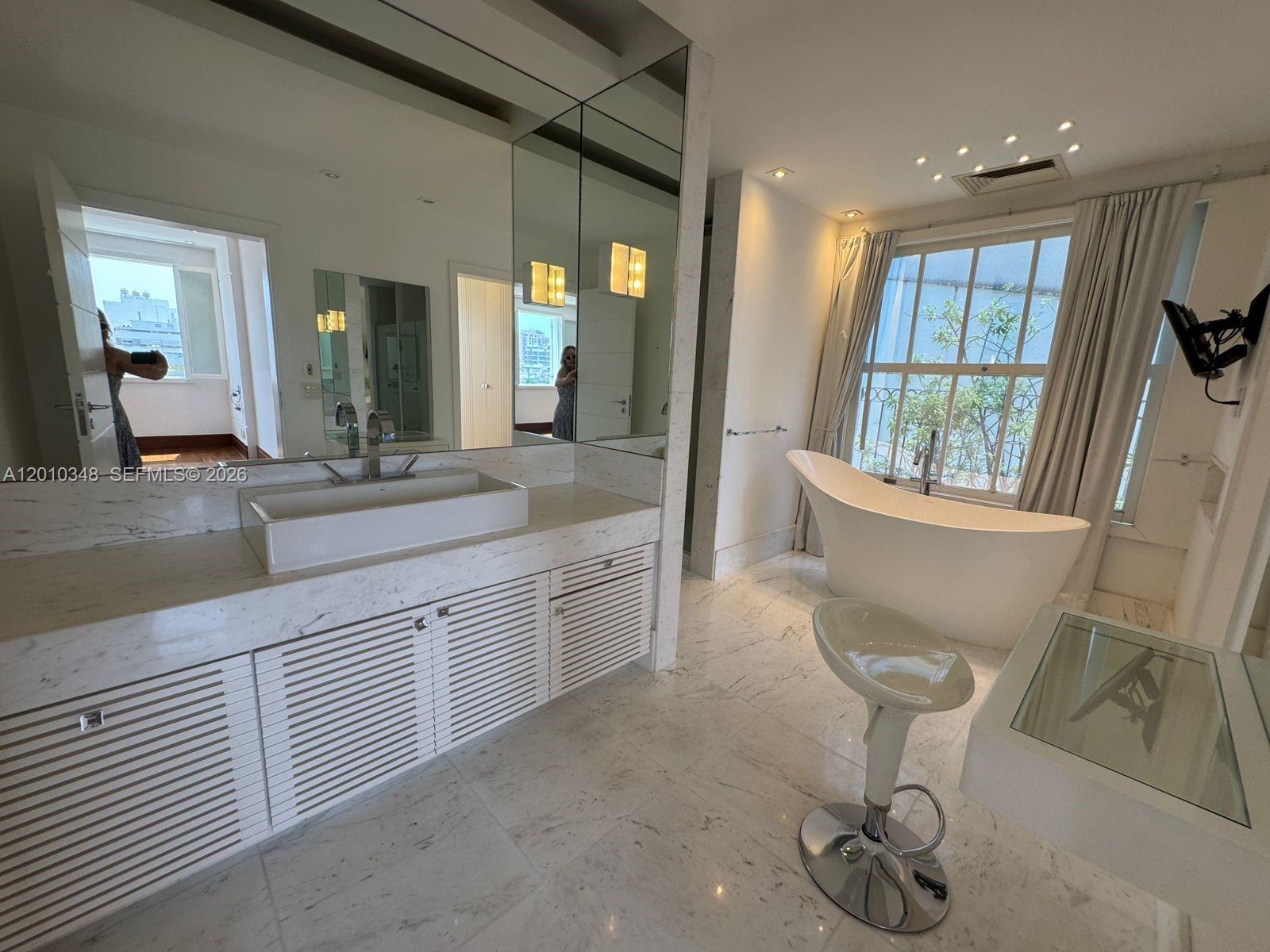 A12010348 Property Photo 32