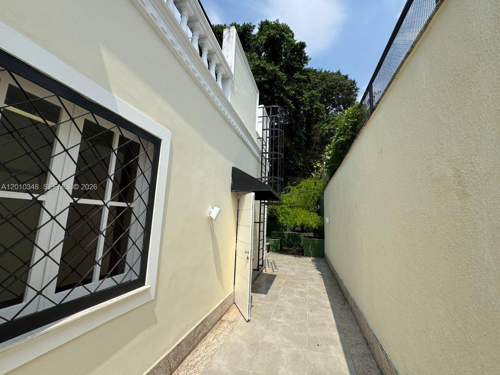A12010348 Property Photo 39