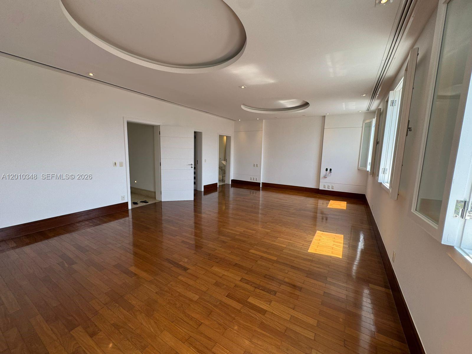 A12010348 Property Photo 43