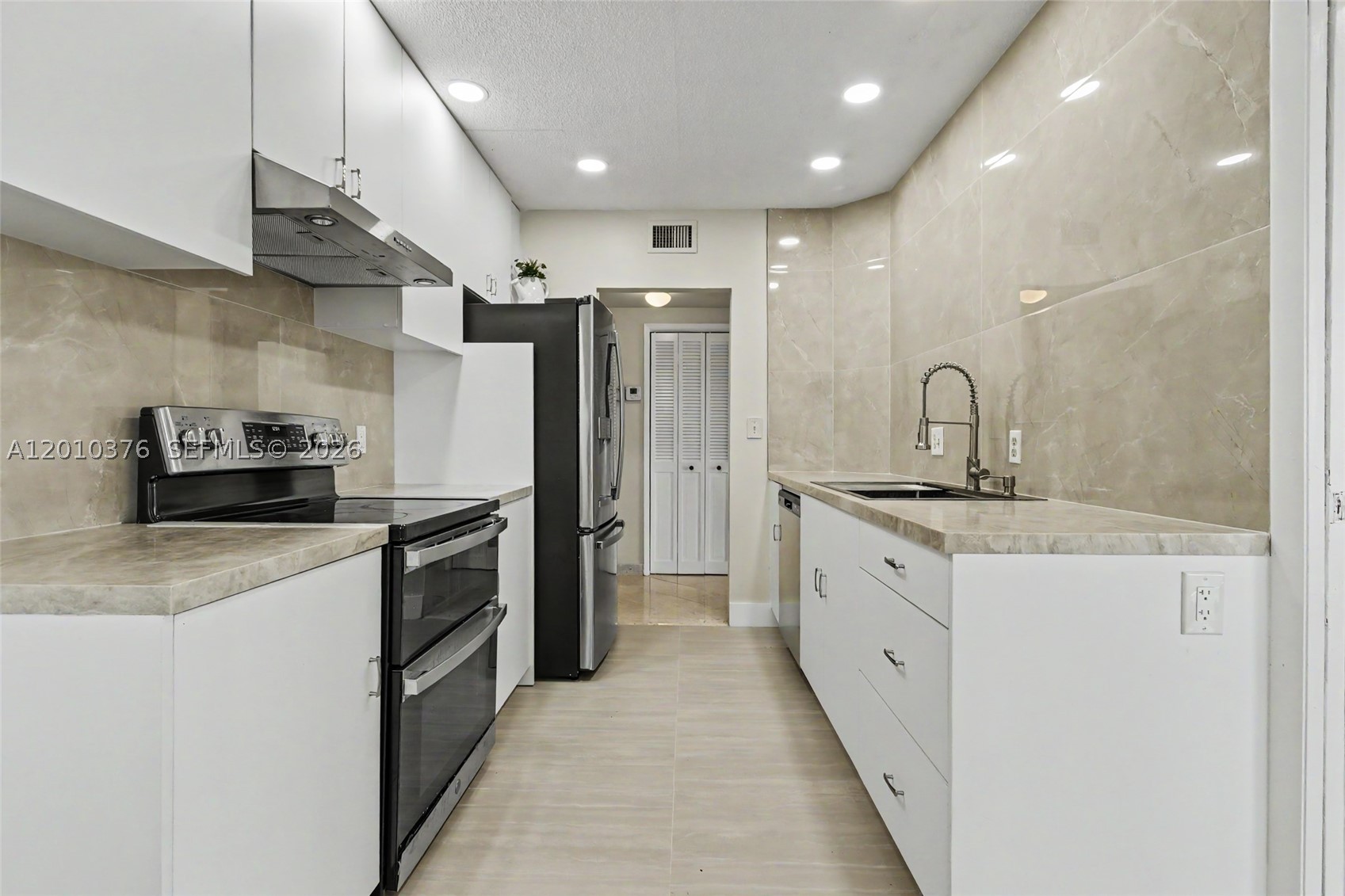 3800 Hillcrest Dr 1211 Property Photo 1
