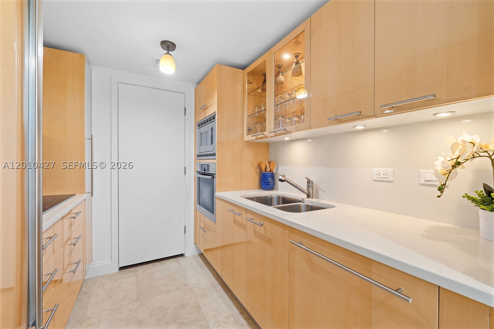6801 Collins Ave 1215 Property Photo 14