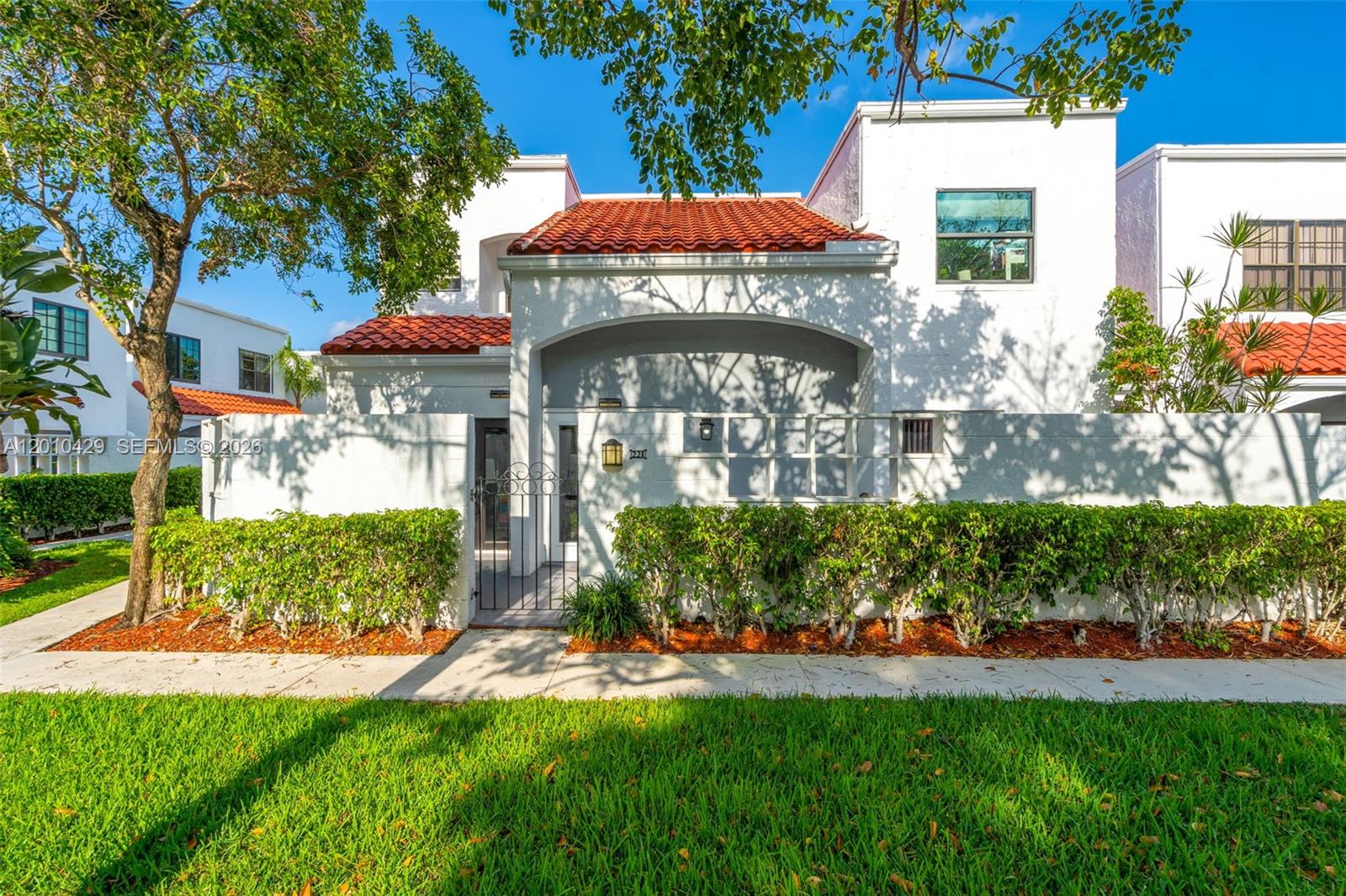 20904 Leeward Ct 221-2 Property Photo 1