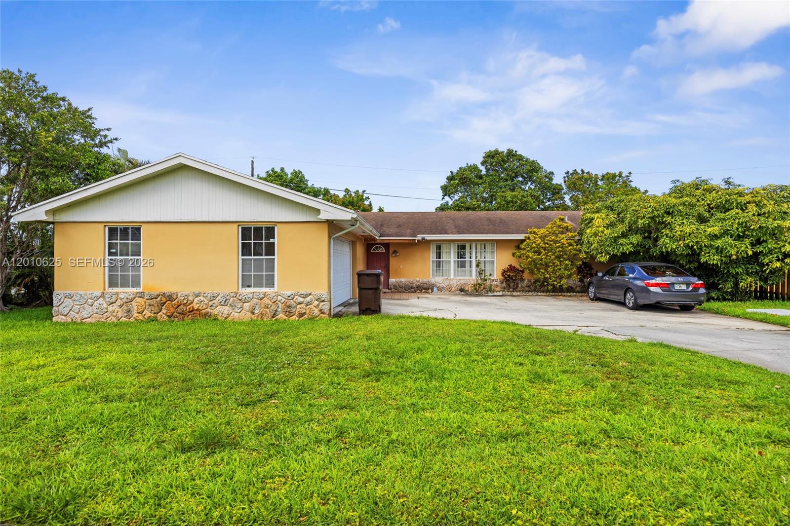 1831 Hiltonia Cir Property Photo 1