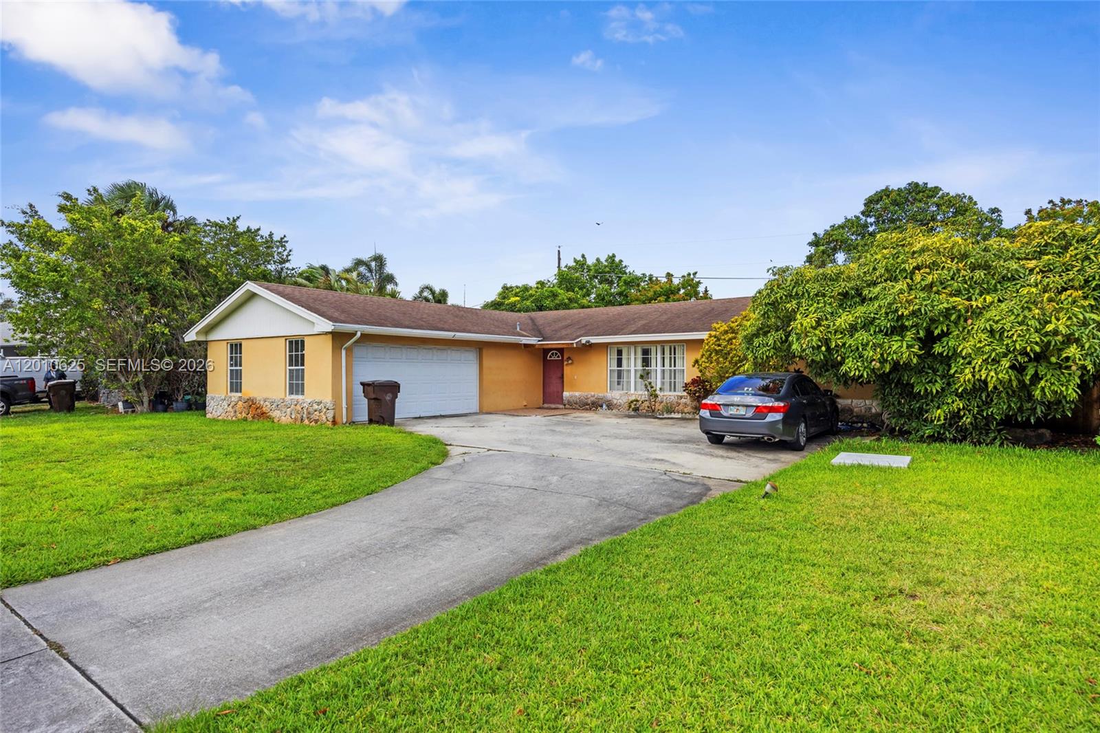 1831 Hiltonia Cir Property Photo 3