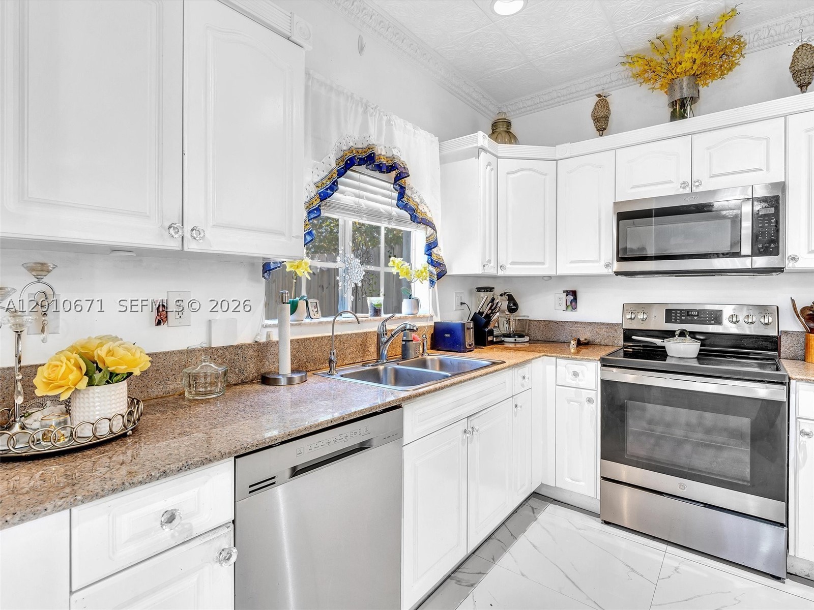 7659 N Stonecreek Cir Property Photo 15