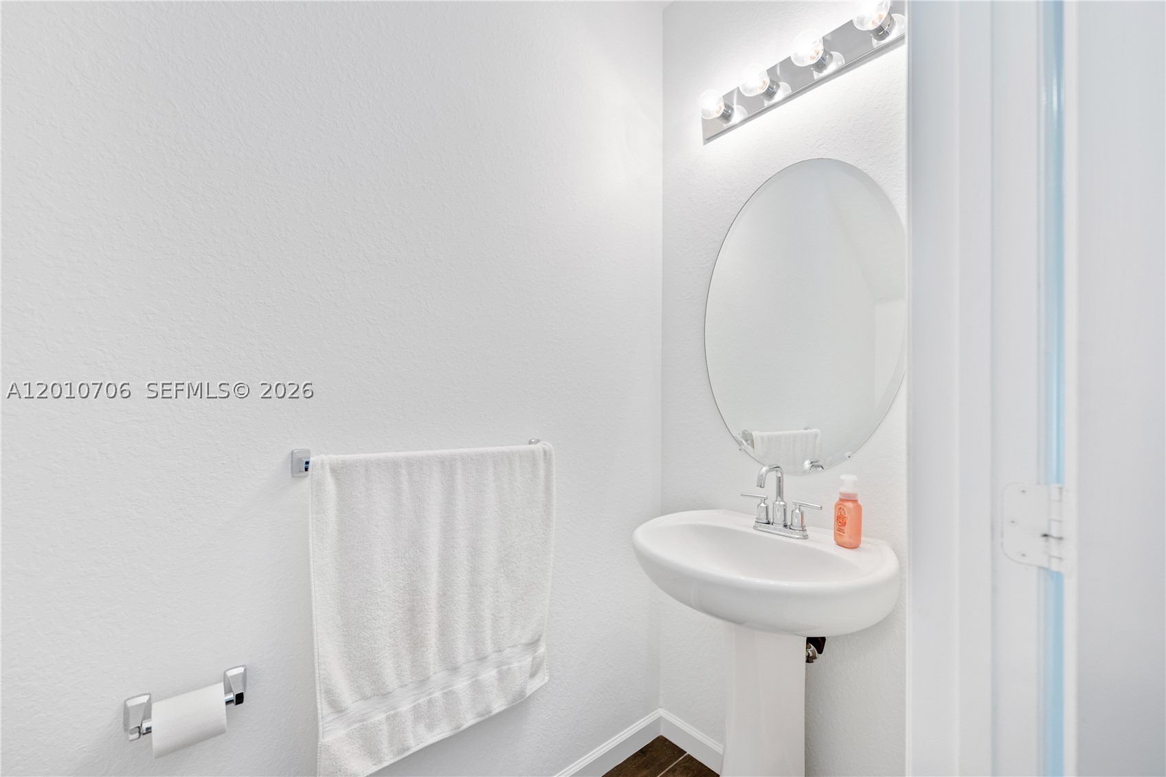 1106 Nw 40th Ter Property Photo 4