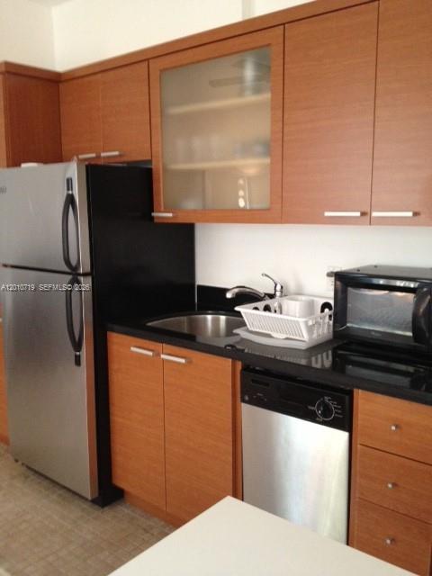 1127 Euclid Ave 205 Property Photo 4