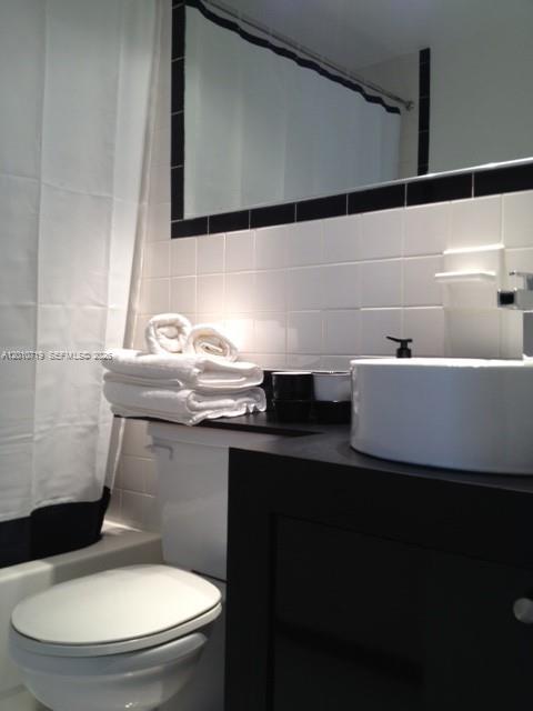 1127 Euclid Ave 205 Property Photo 7