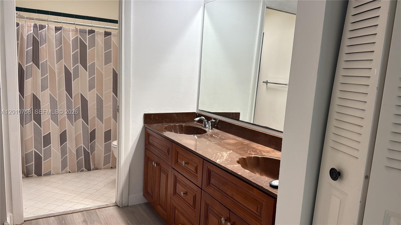 1407 Seagrape Cir Property Photo 4