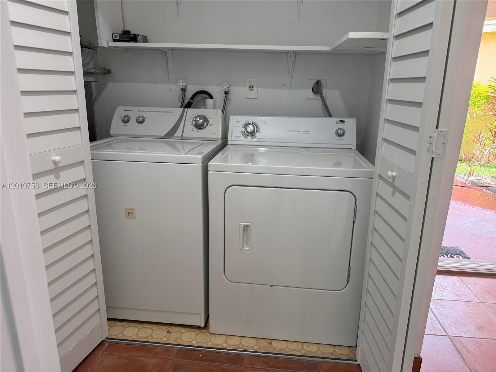 1407 Seagrape Cir Property Photo 8
