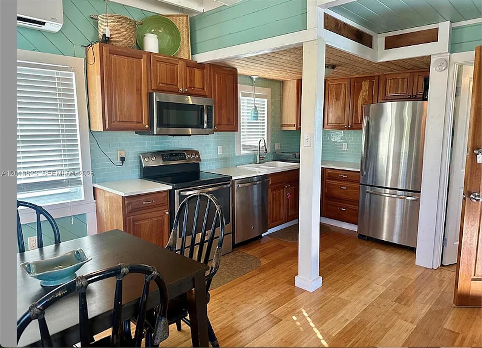 813 Hawksbill Ln Property Photo 3
