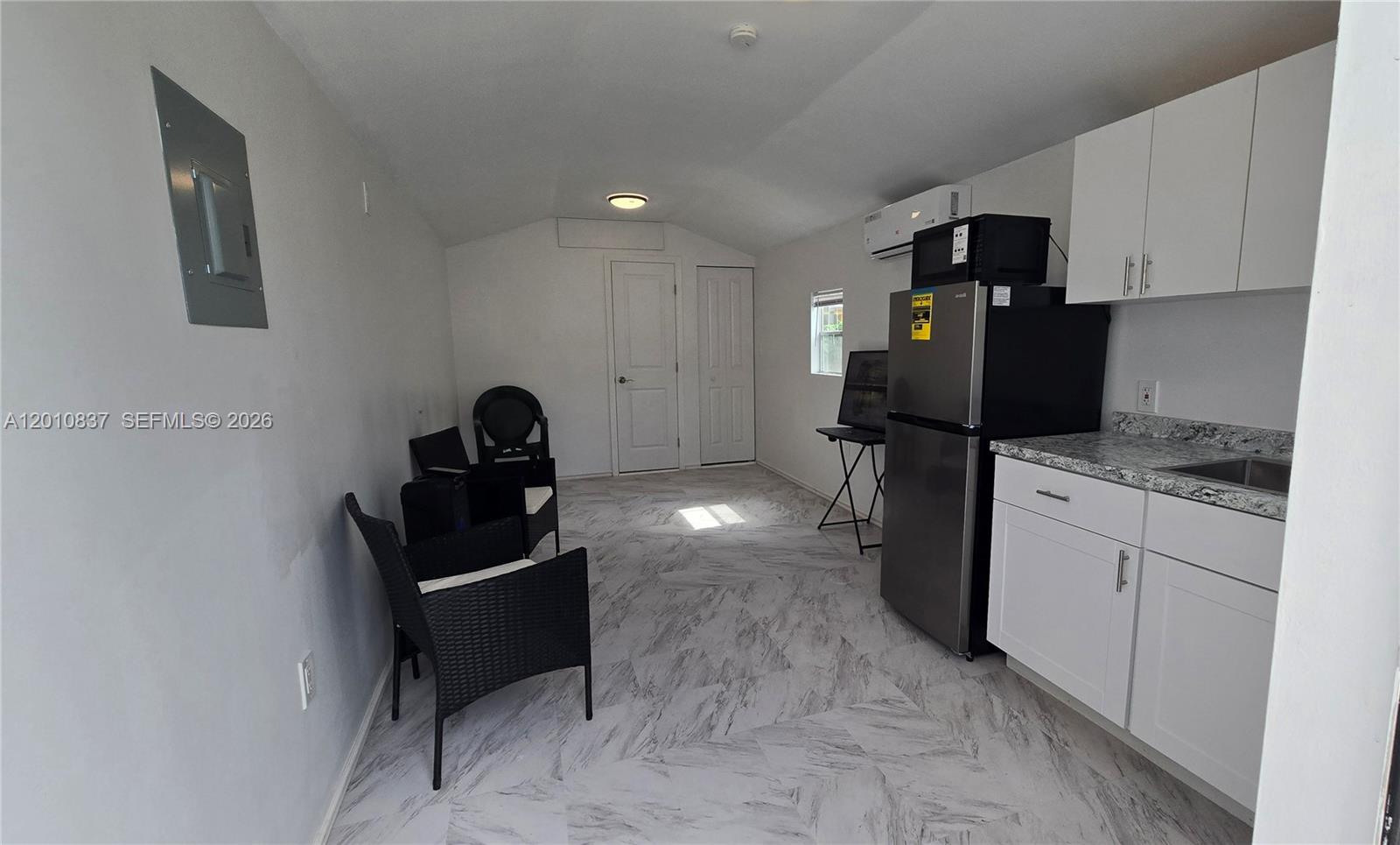 2440 Nw 99th St A Property Photo 3