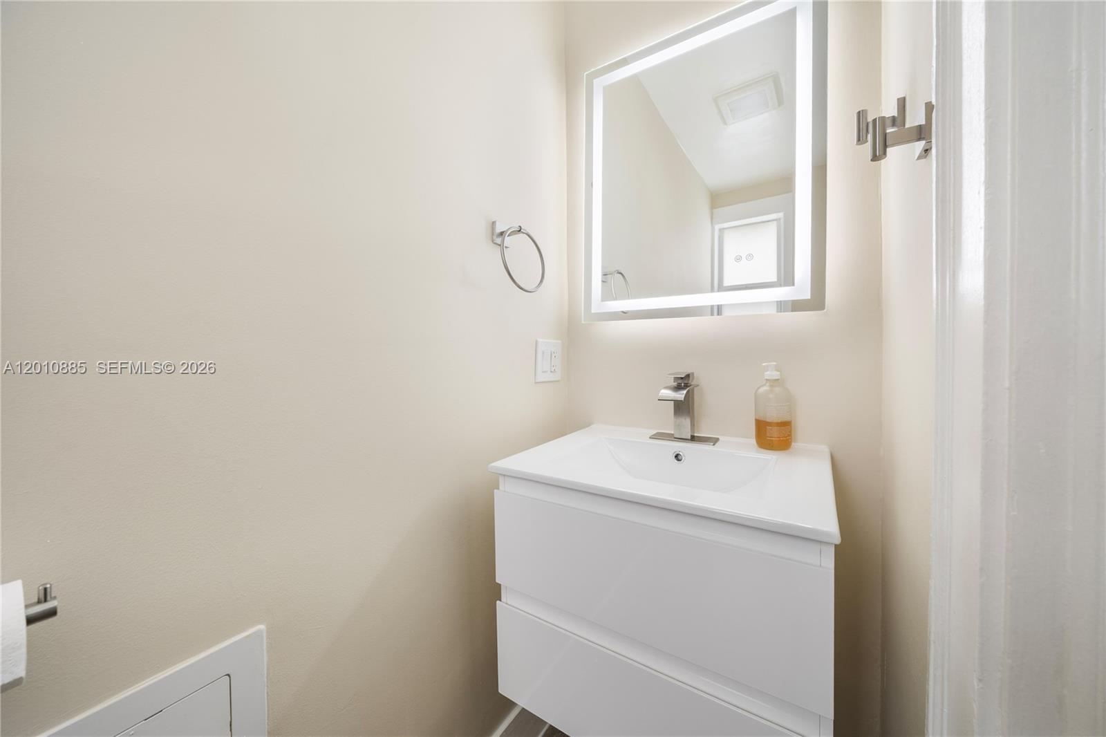 4501 Prairie Ave 1 Property Photo 17