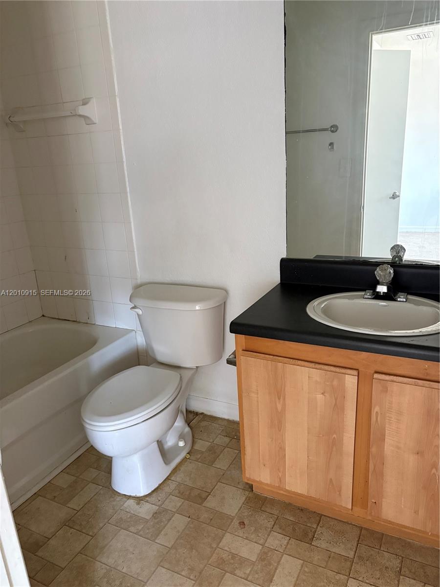 2086 Ne 167th St 2-108 Property Photo 9