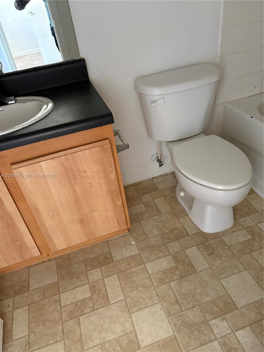 2086 Ne 167th St 2-108 Property Photo 10