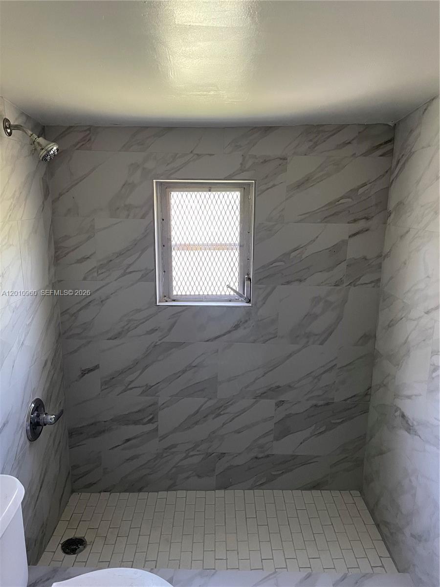 A12010960 Property Photo 8