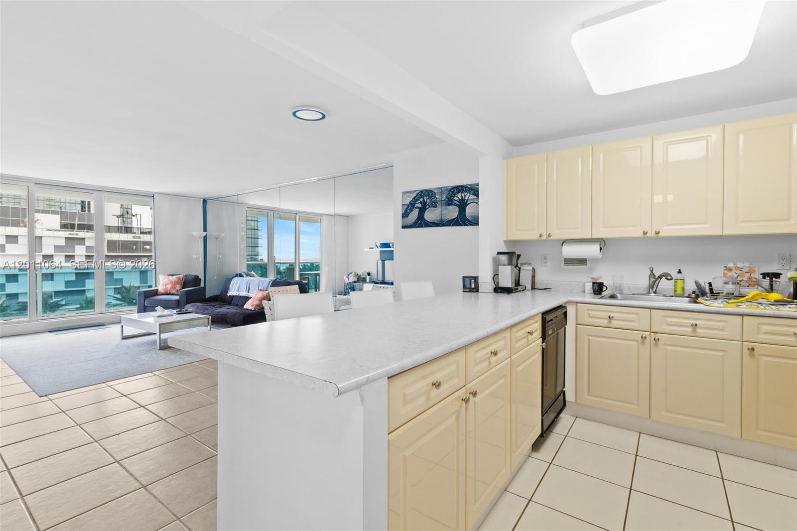 2301 Collins Ave 504 Property Photo 11