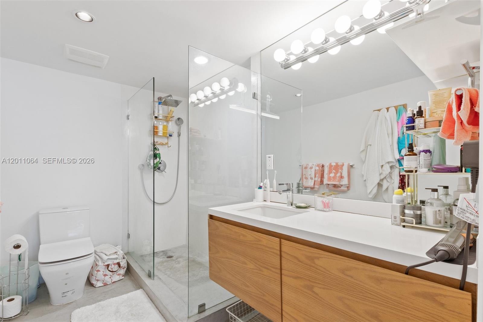 2301 Collins Ave 504 Property Photo 17