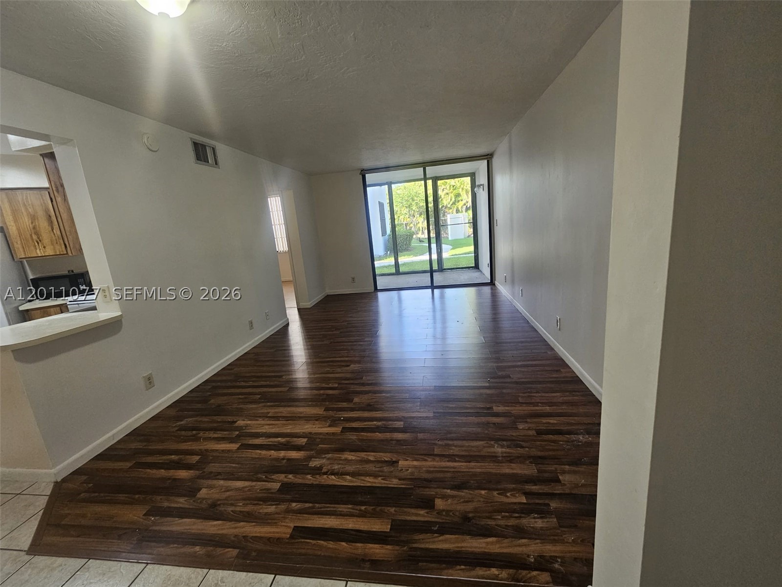 211 Lake Pointe Dr 108 Property Photo 4