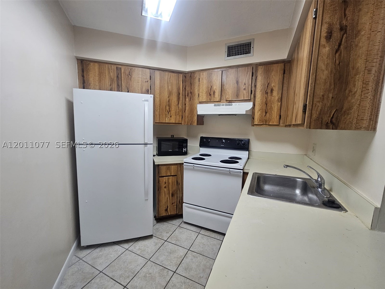 211 Lake Pointe Dr 108 Property Photo 6