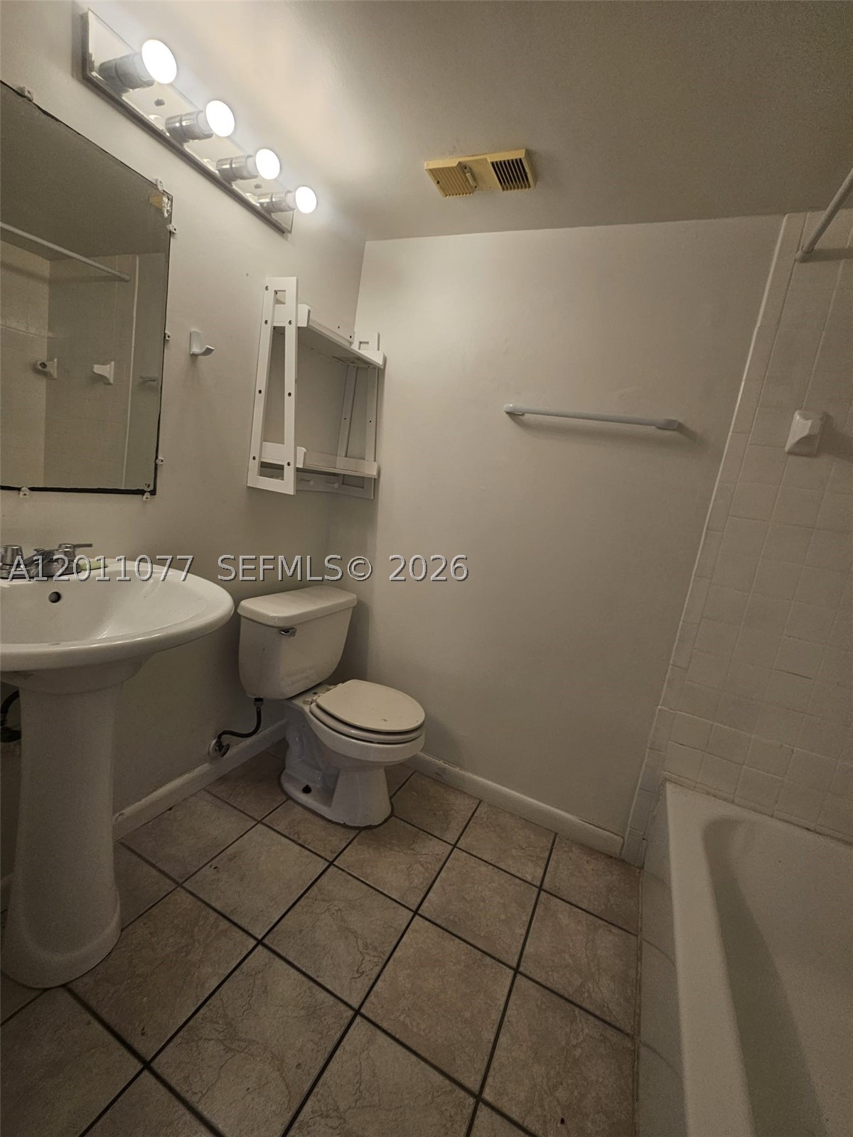 211 Lake Pointe Dr 108 Property Photo 14