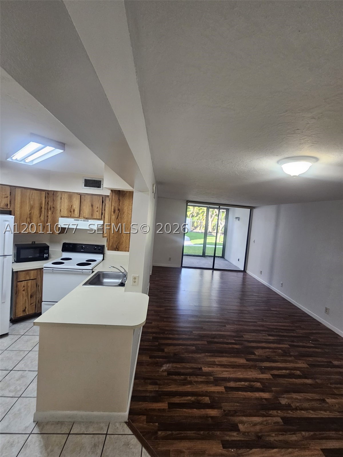 211 Lake Pointe Dr 108 Property Photo 29