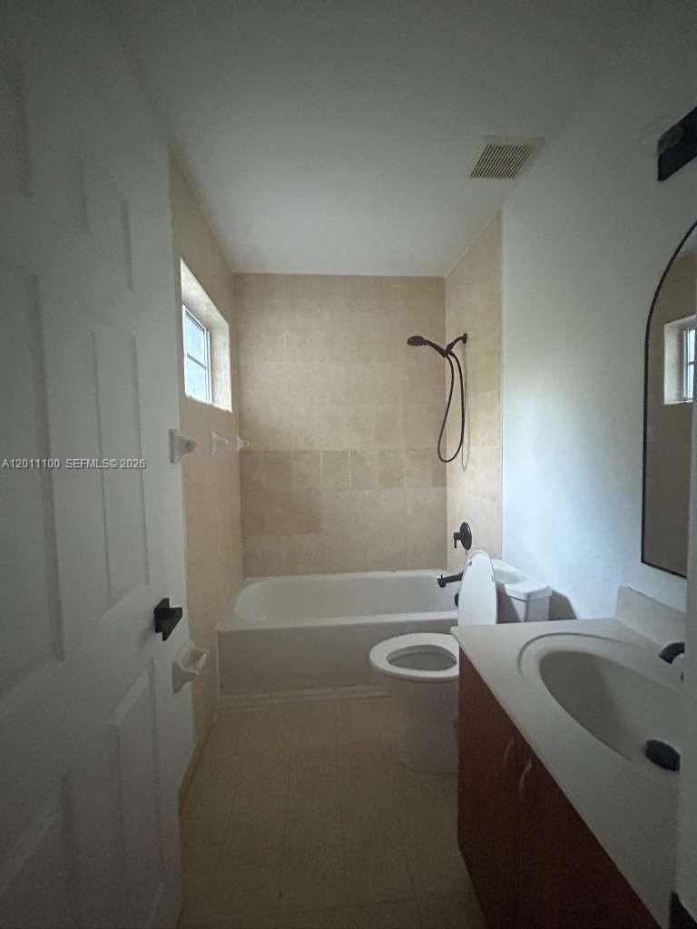 760 Sw 6th Ct . Property Photo 10