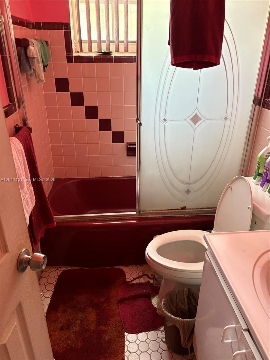 1360 Nw 88th St Property Photo 3