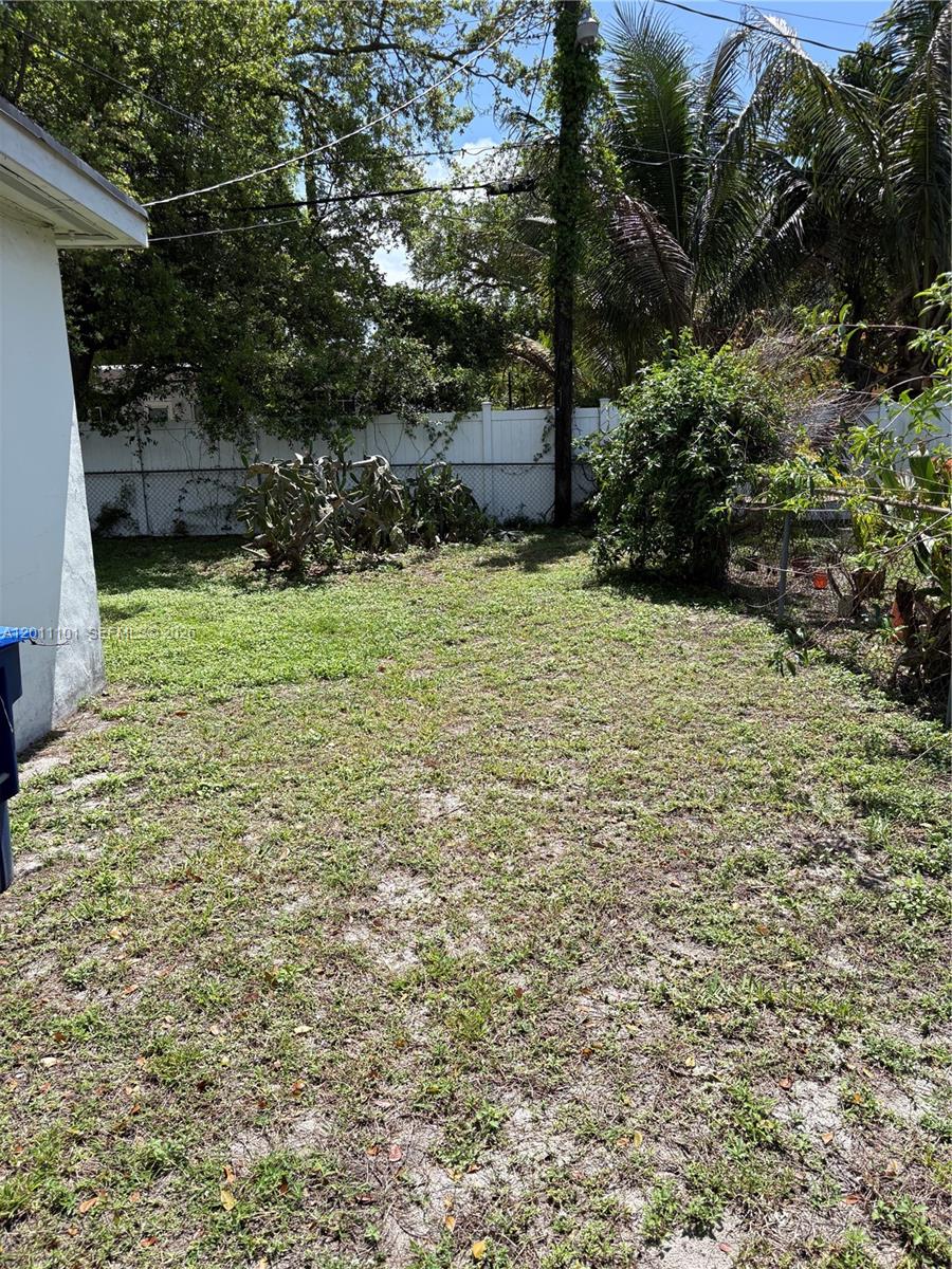 1360 Nw 88th St Property Photo 7