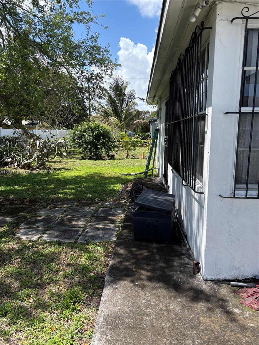 1360 Nw 88th St Property Photo 9