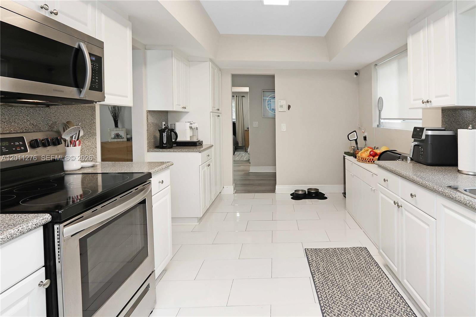 1333 Tyler St Property Photo 3